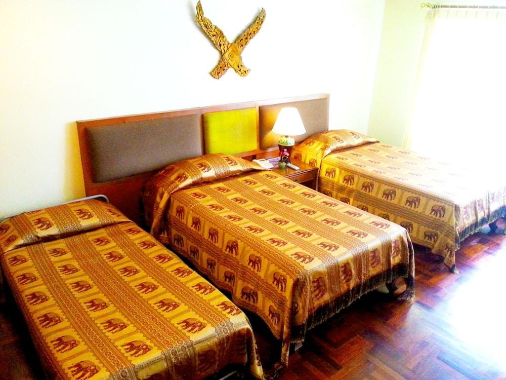 Royal Ivory Sukhumvit Nana Hotel Банкок Екстериор снимка