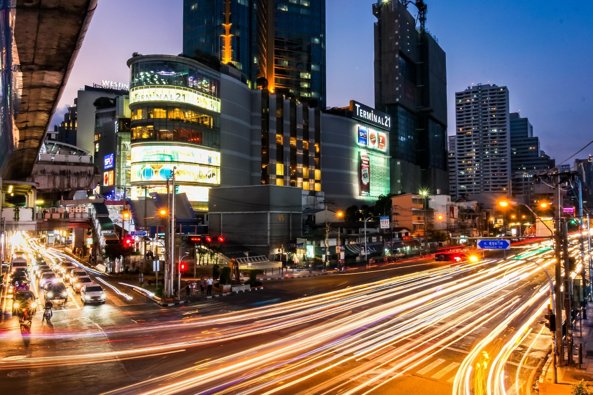Royal Ivory Sukhumvit Nana Hotel Банкок Екстериор снимка