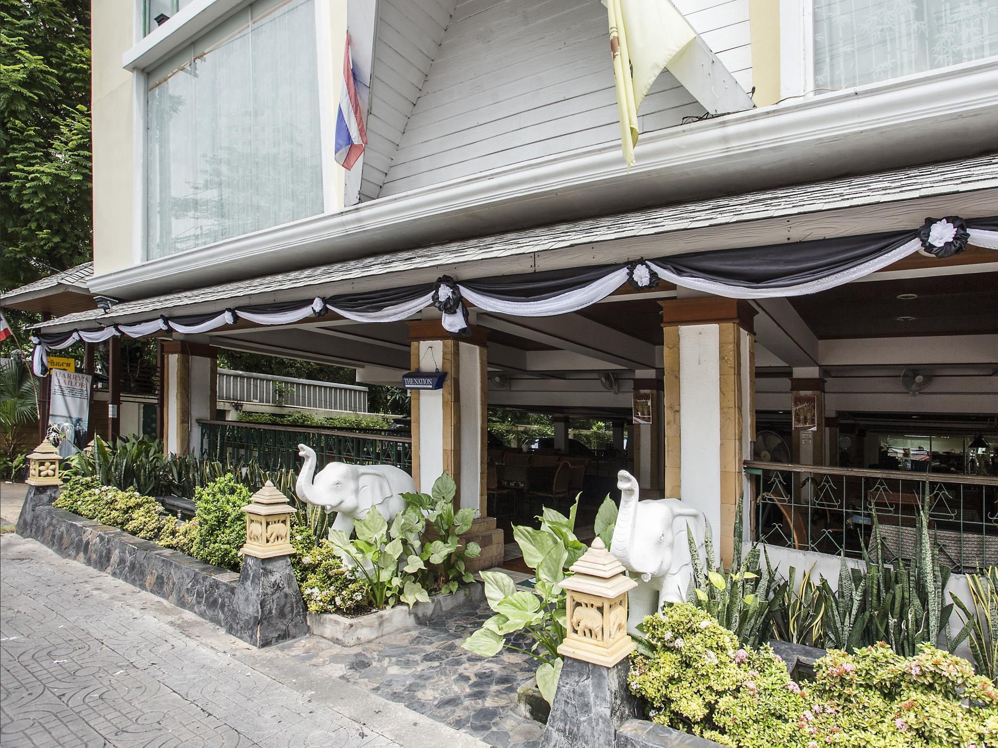 Royal Ivory Sukhumvit Nana Hotel Банкок Екстериор снимка