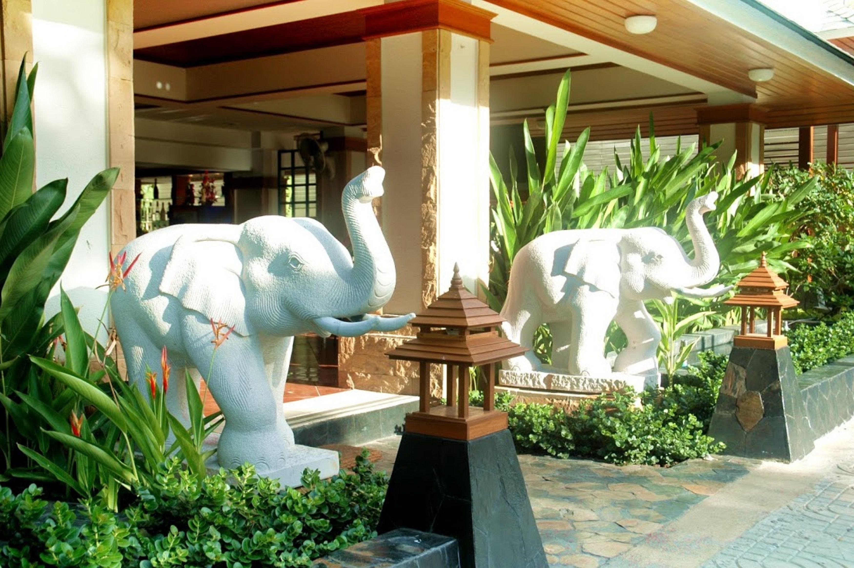Royal Ivory Sukhumvit Nana Hotel Банкок Екстериор снимка