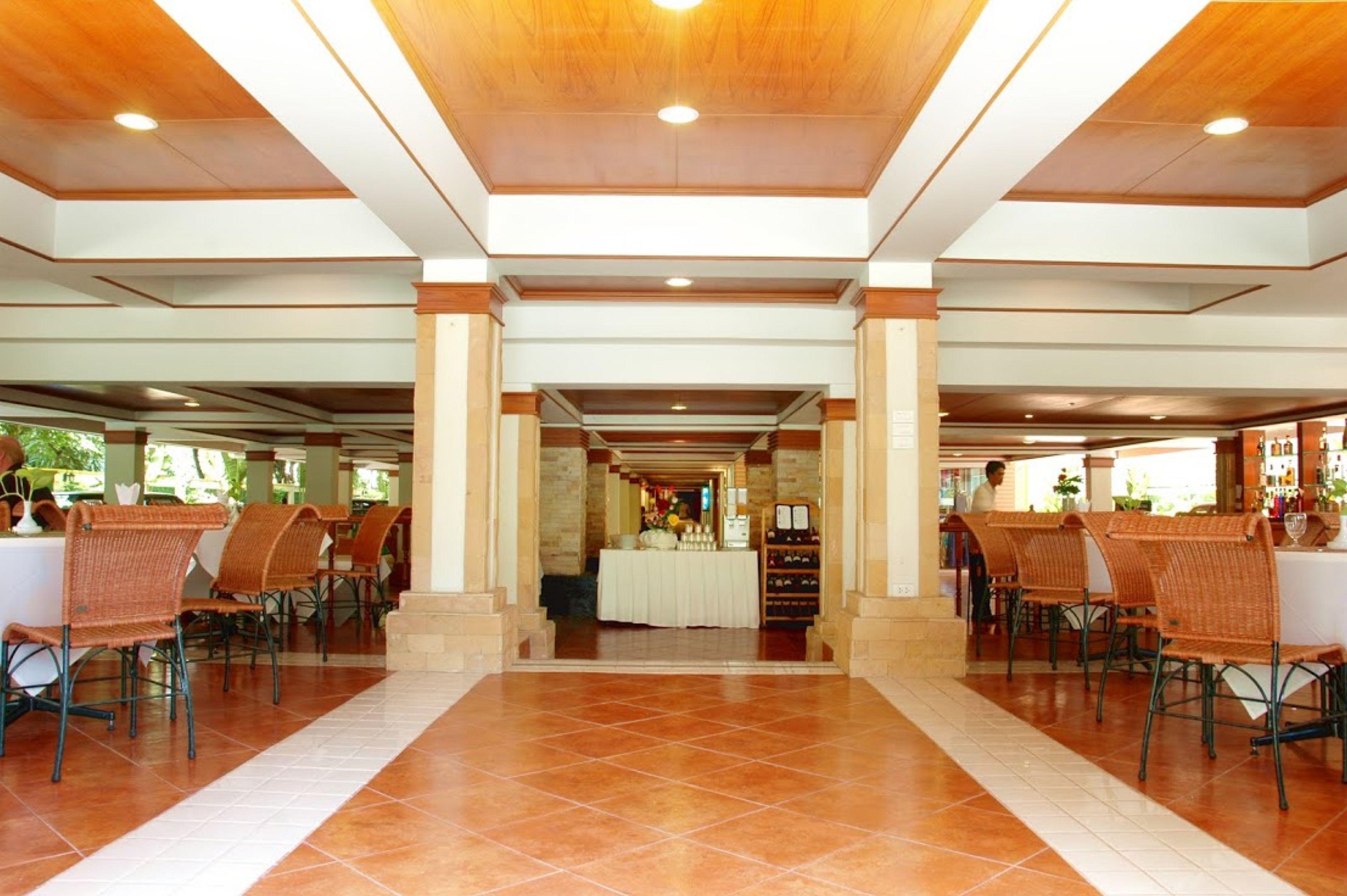 Royal Ivory Sukhumvit Nana Hotel Банкок Екстериор снимка