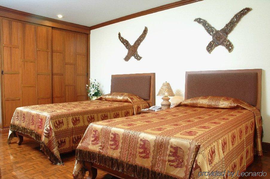 Royal Ivory Sukhumvit Nana Hotel Банкок Стая снимка