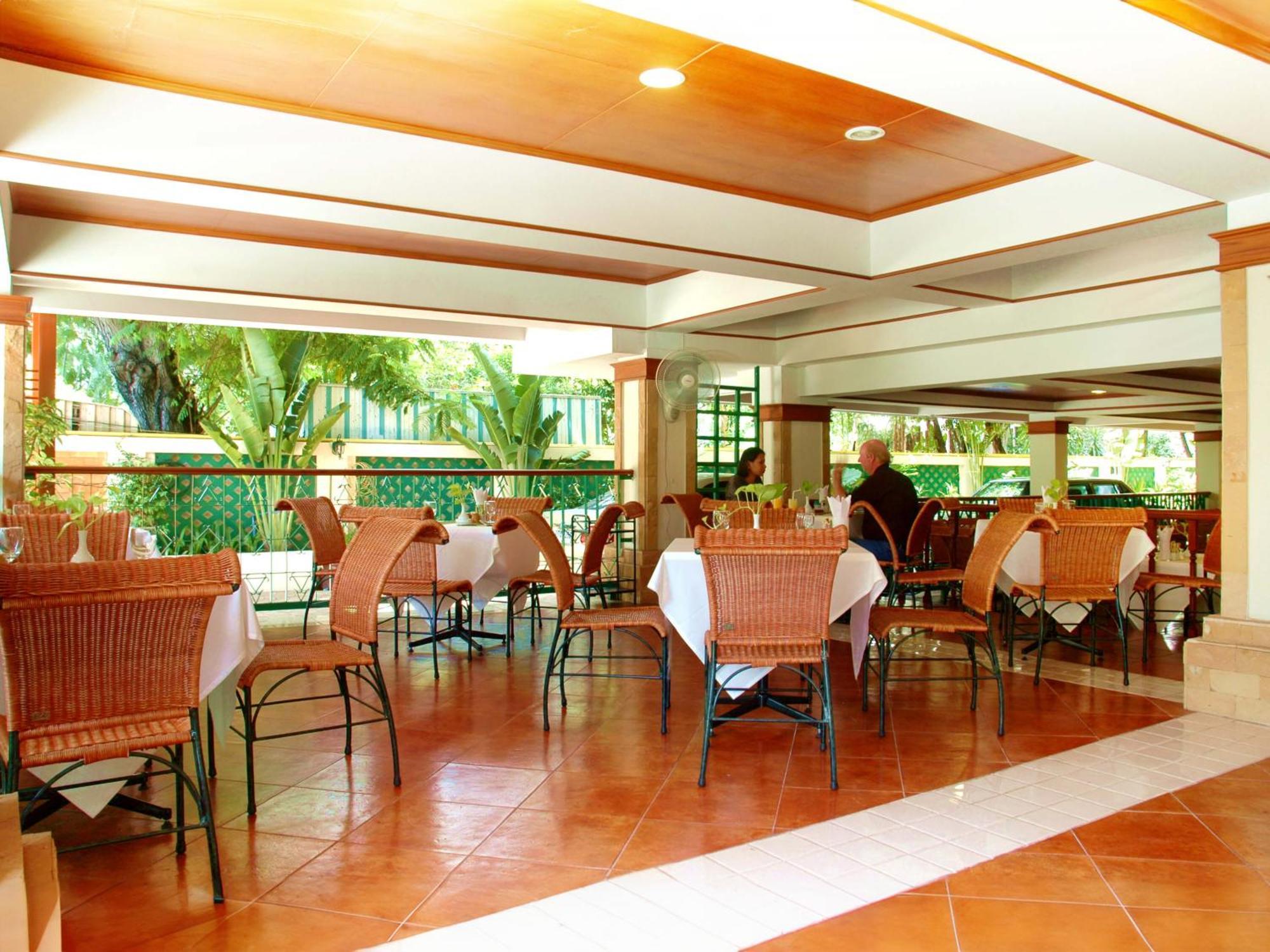 Royal Ivory Sukhumvit Nana Hotel Банкок Екстериор снимка