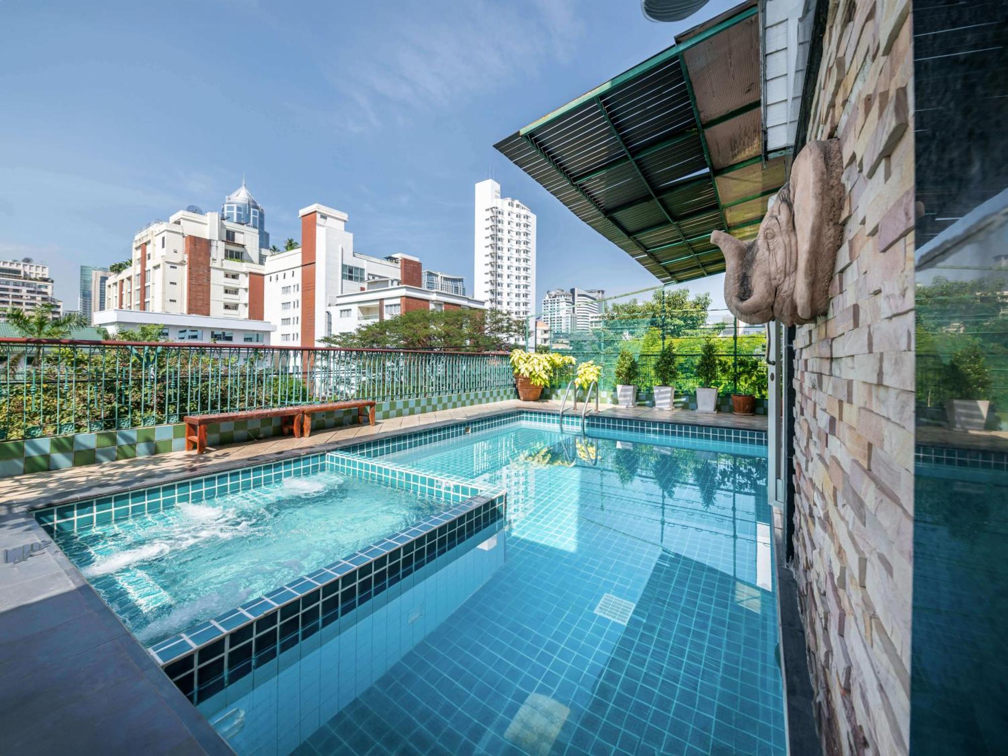 Royal Ivory Sukhumvit Nana Hotel Банкок Екстериор снимка