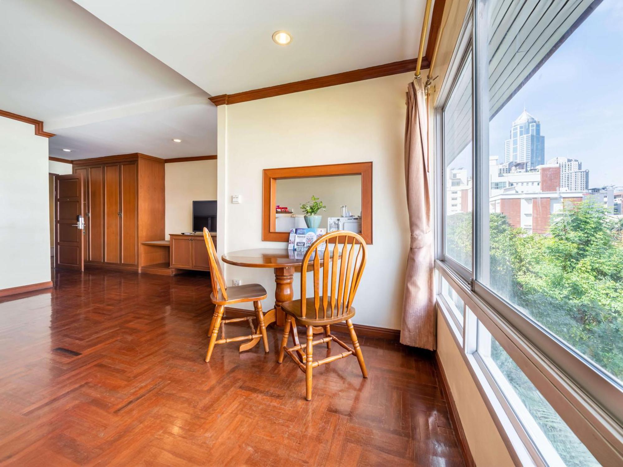 Royal Ivory Sukhumvit Nana Hotel Банкок Екстериор снимка