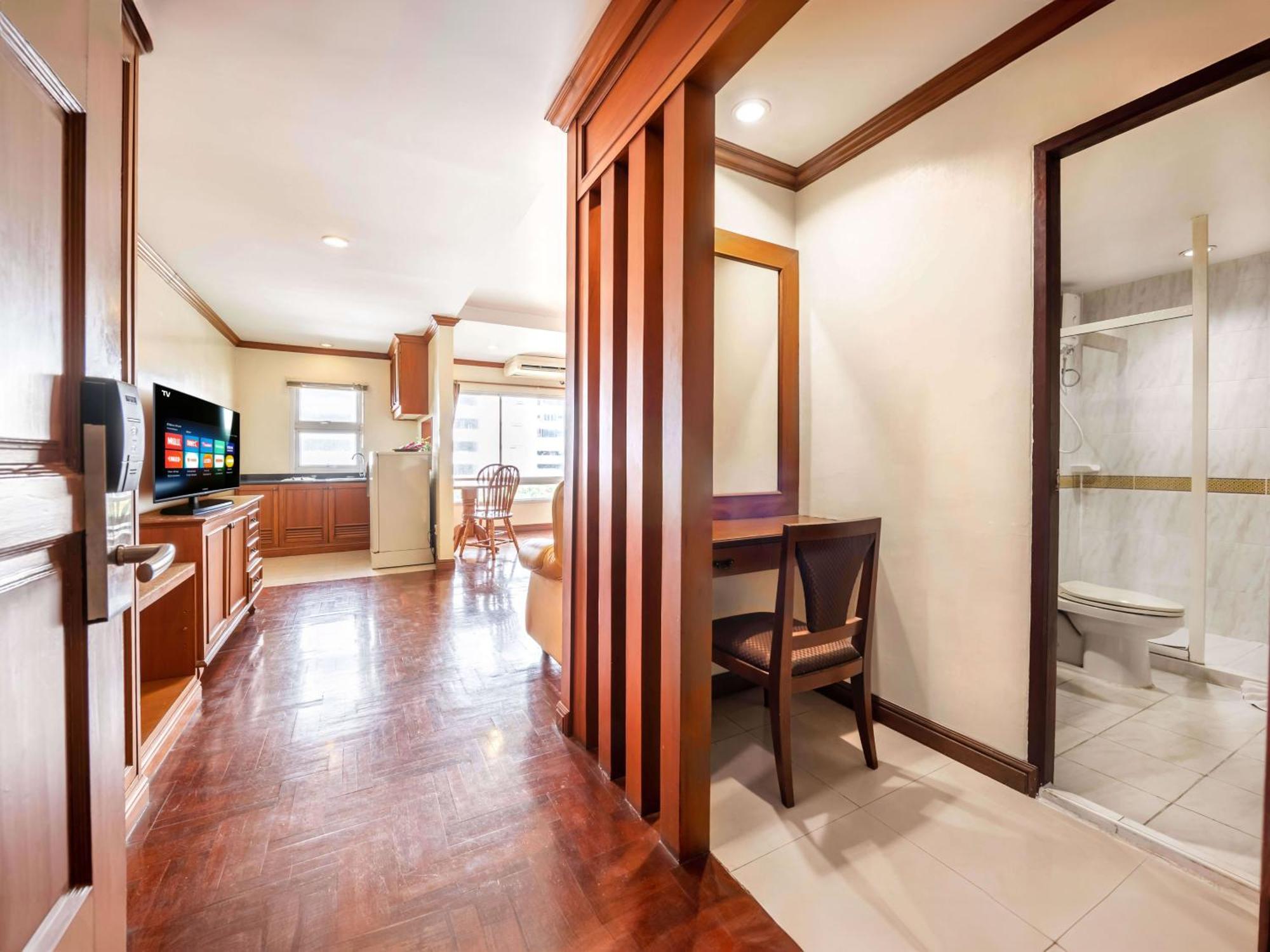 Royal Ivory Sukhumvit Nana Hotel Банкок Екстериор снимка