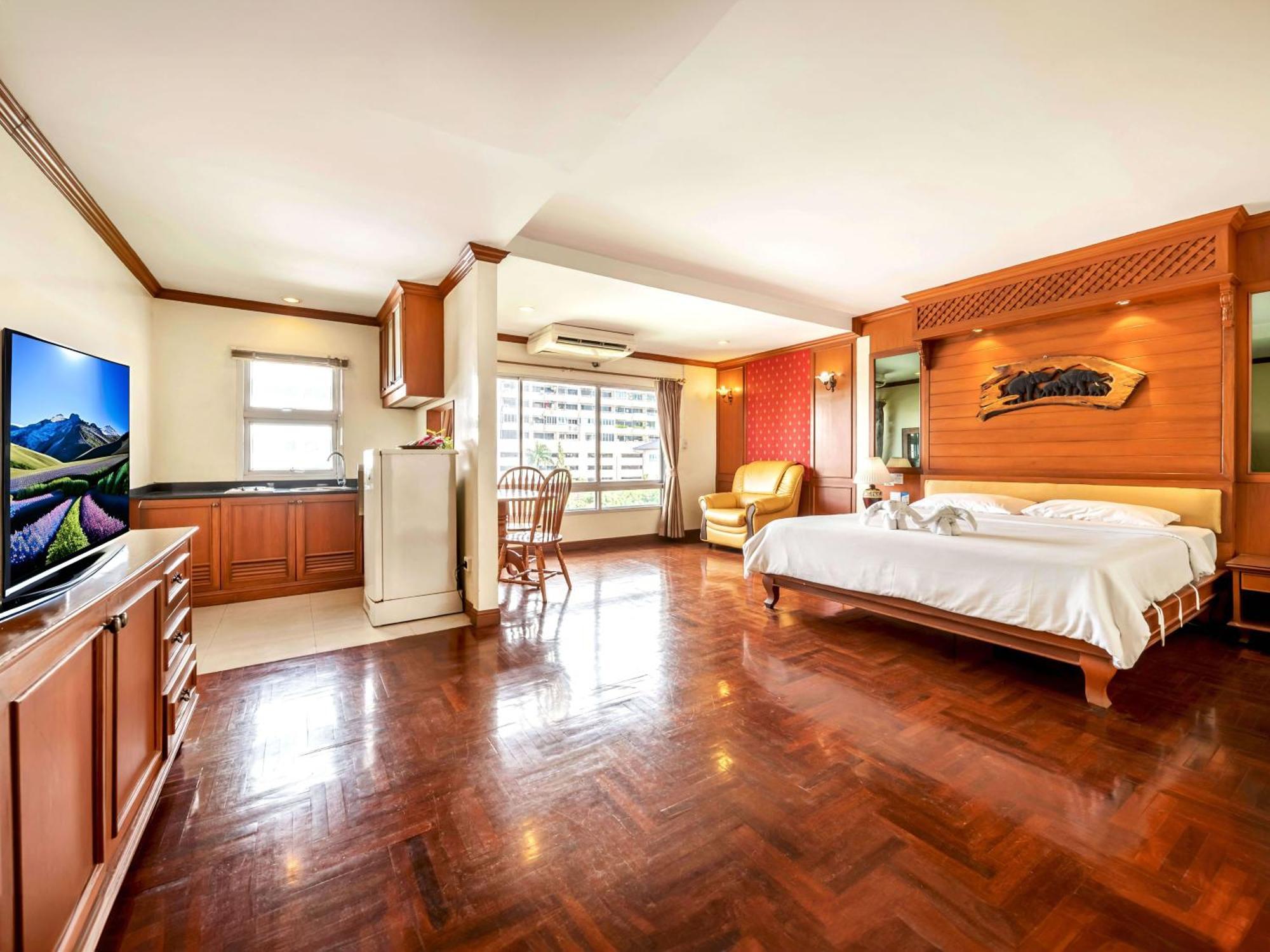 Royal Ivory Sukhumvit Nana Hotel Банкок Екстериор снимка