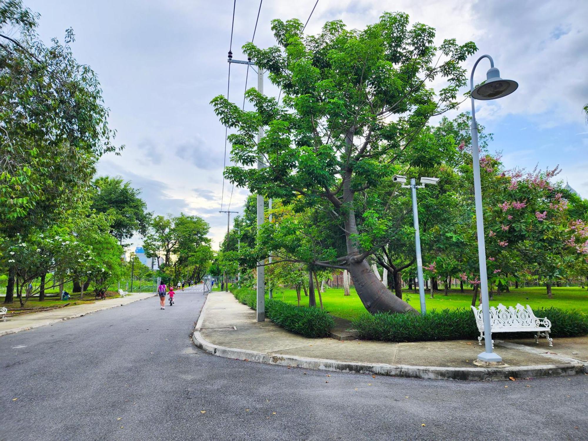 Royal Ivory Sukhumvit Nana Hotel Банкок Екстериор снимка