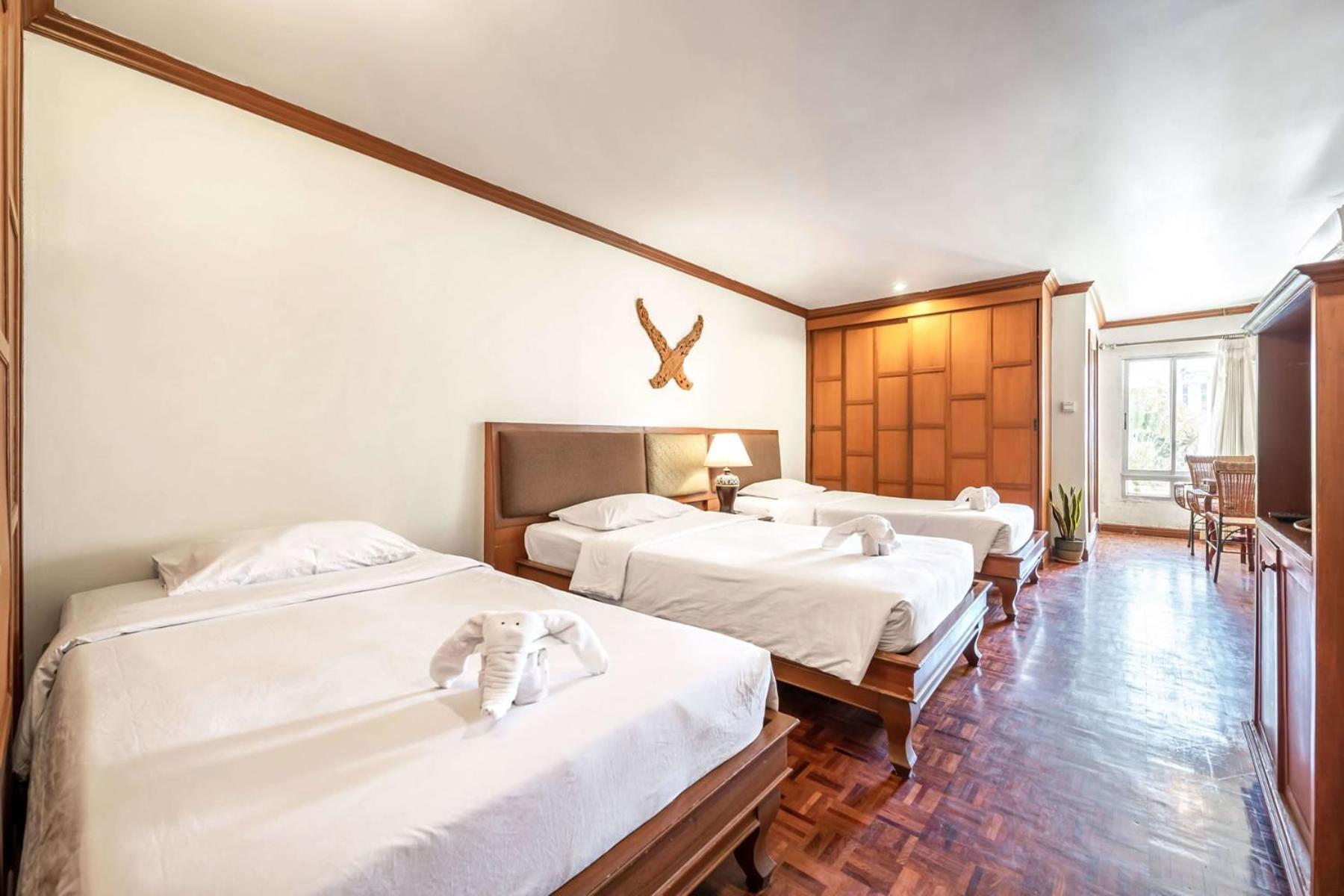 Royal Ivory Sukhumvit Nana Hotel Банкок Екстериор снимка
