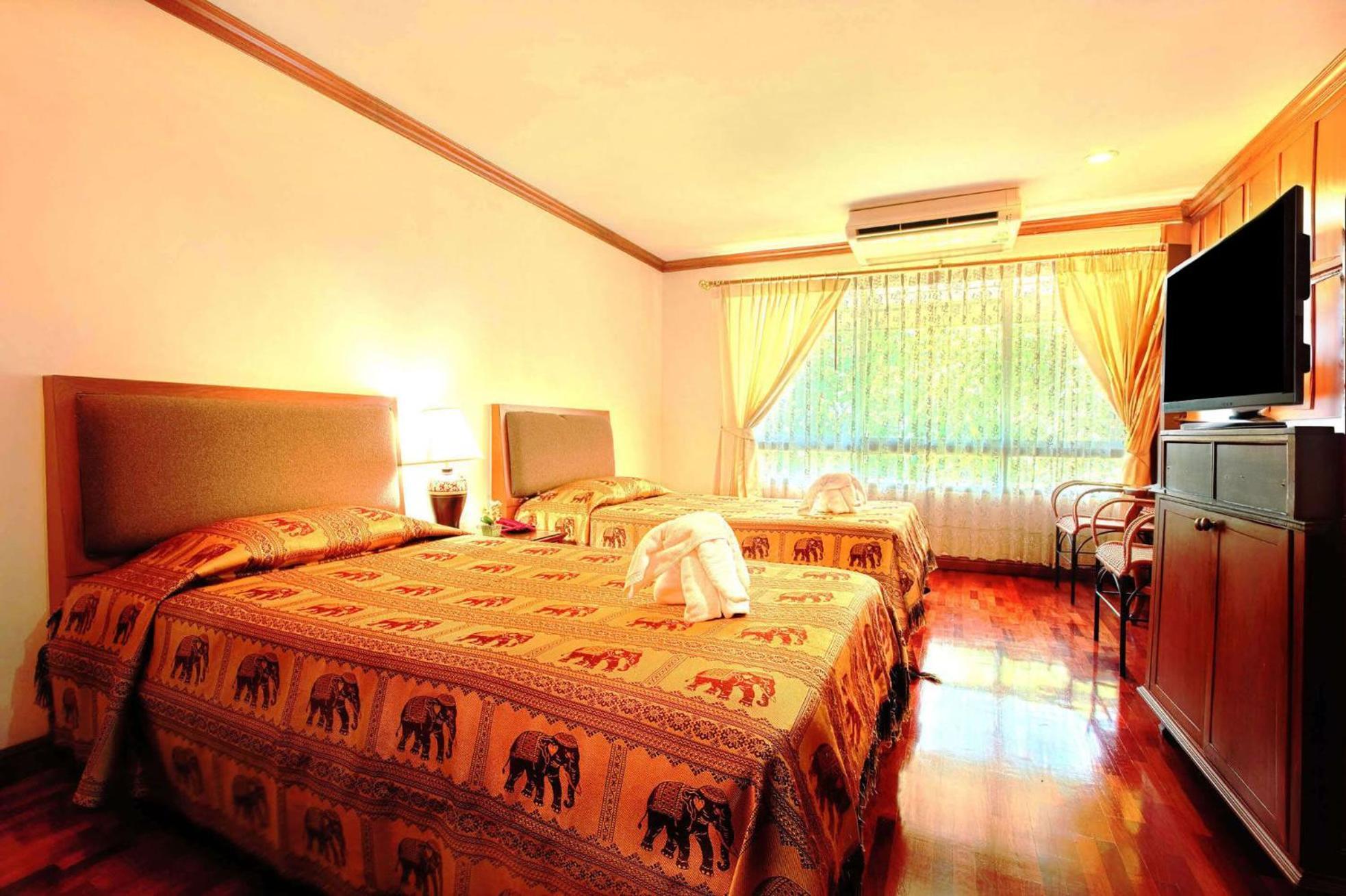 Royal Ivory Sukhumvit Nana Hotel Банкок Екстериор снимка