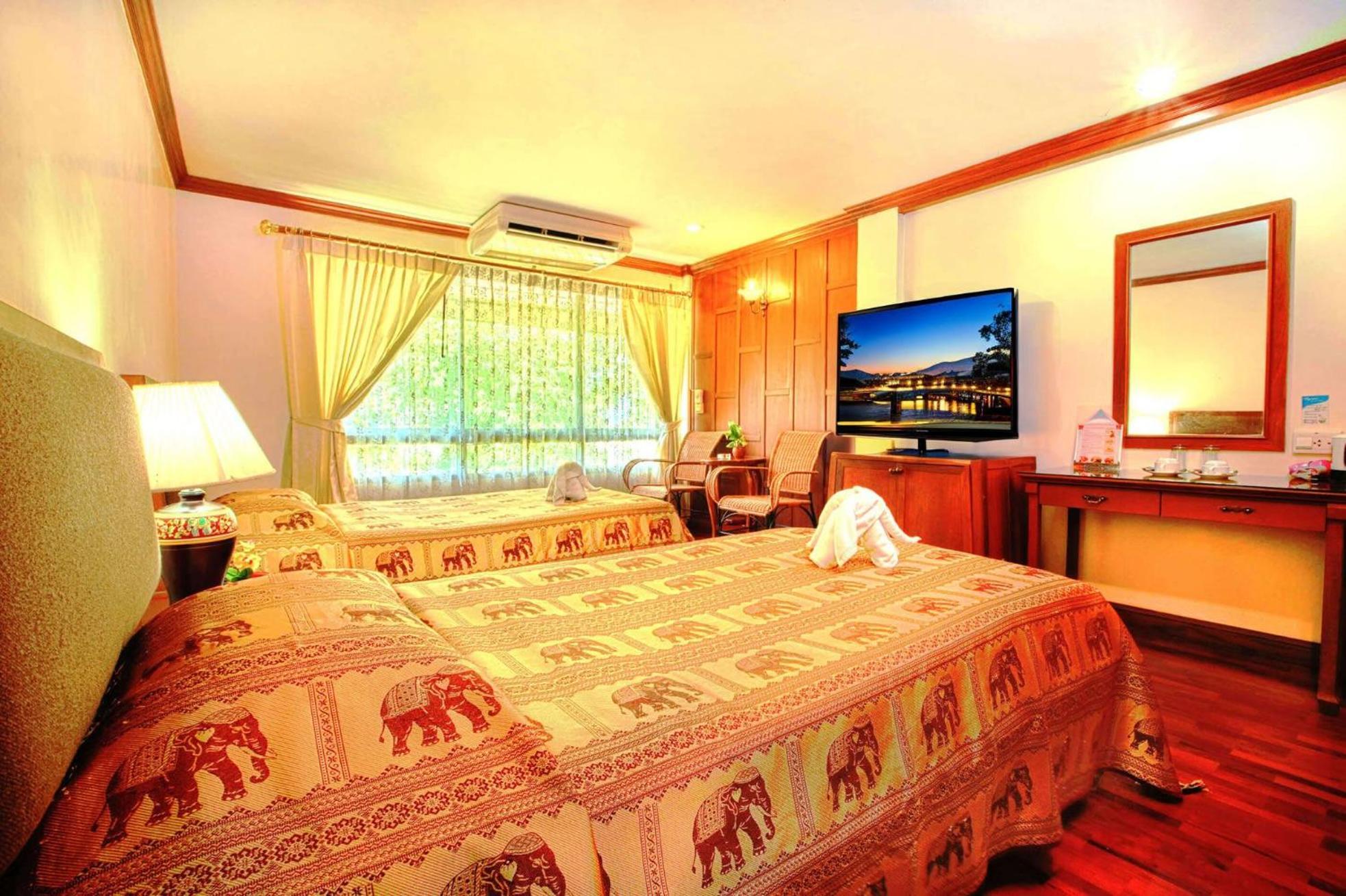 Royal Ivory Sukhumvit Nana Hotel Банкок Екстериор снимка