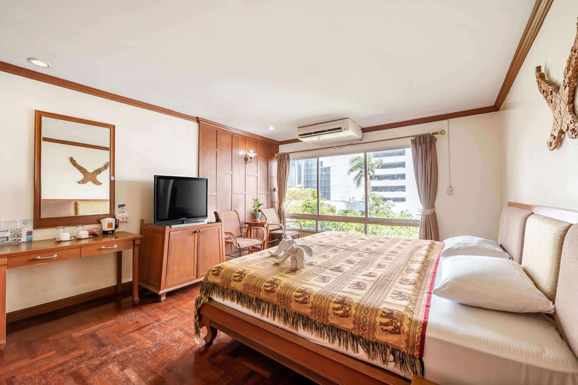 Royal Ivory Sukhumvit Nana Hotel Банкок Екстериор снимка