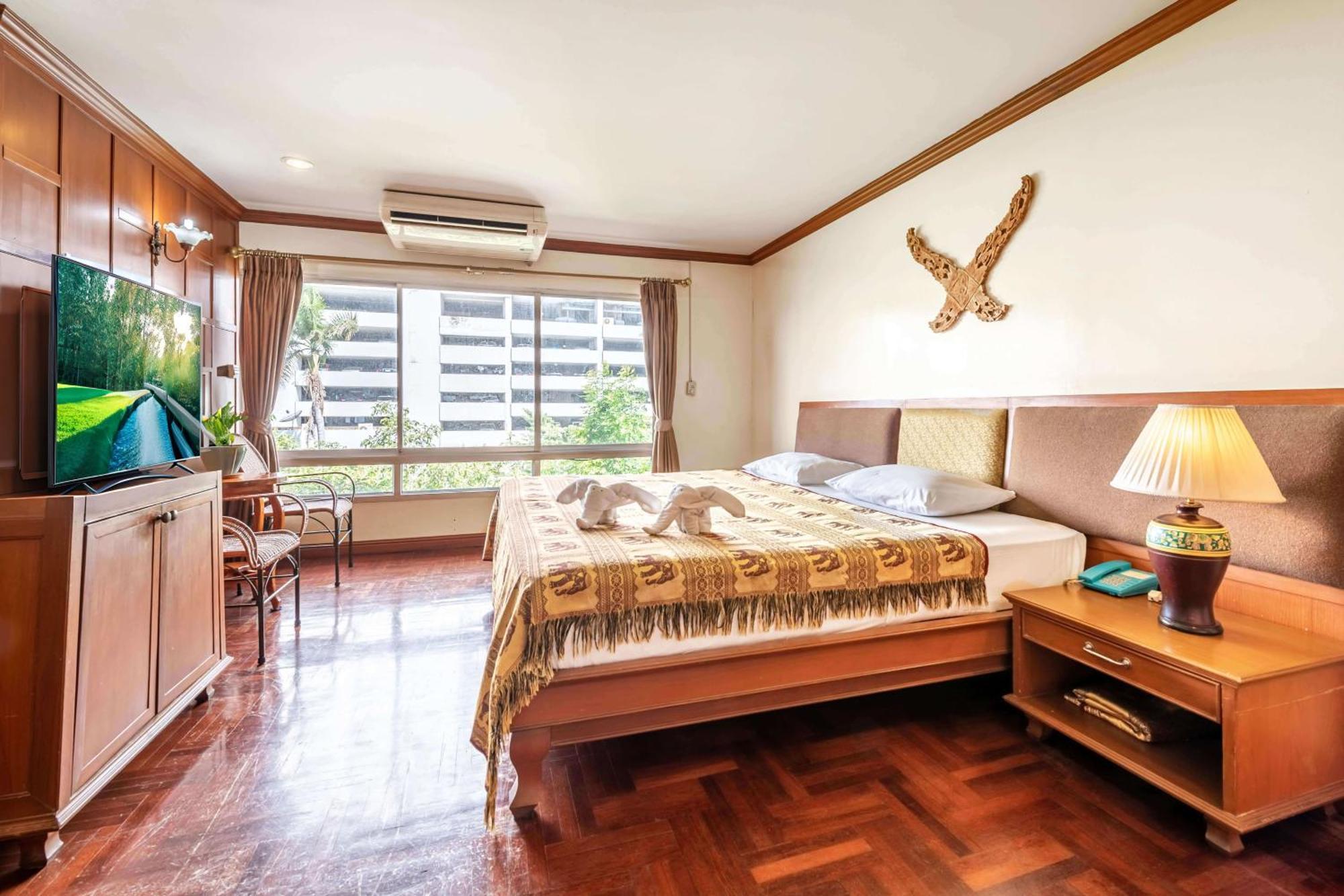 Royal Ivory Sukhumvit Nana Hotel Банкок Екстериор снимка
