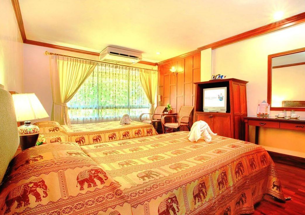 Royal Ivory Sukhumvit Nana Hotel Банкок Екстериор снимка