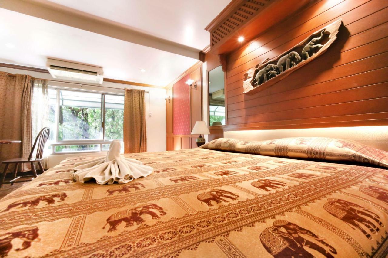 Royal Ivory Sukhumvit Nana Hotel Банкок Екстериор снимка
