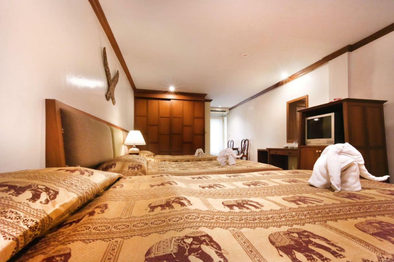 Royal Ivory Sukhumvit Nana Hotel Банкок Екстериор снимка