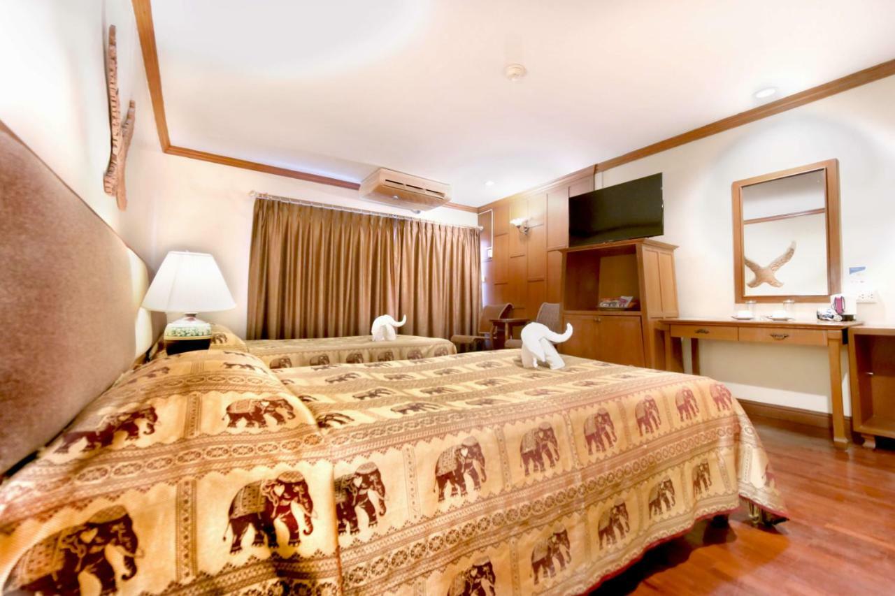 Royal Ivory Sukhumvit Nana Hotel Банкок Екстериор снимка
