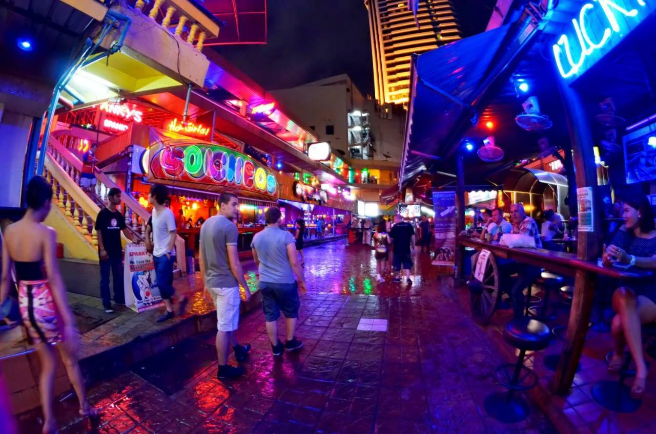 Royal Ivory Sukhumvit Nana Hotel Банкок Екстериор снимка