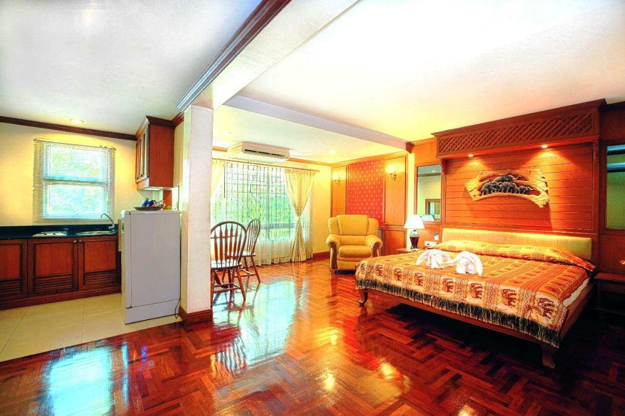 Royal Ivory Sukhumvit Nana Hotel Банкок Екстериор снимка