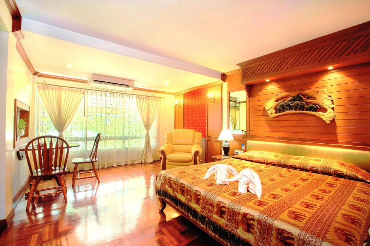 Royal Ivory Sukhumvit Nana Hotel Банкок Екстериор снимка