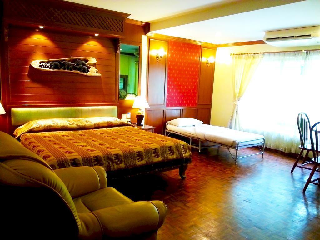 Royal Ivory Sukhumvit Nana Hotel Банкок Екстериор снимка